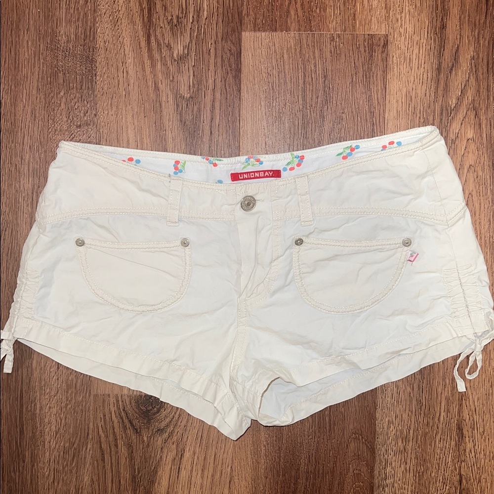 UNIONBAY White / Khaki Shorts Size 7